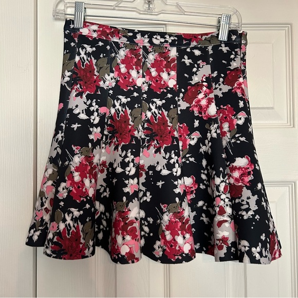Floral printed skirt - Picture 1 of 3